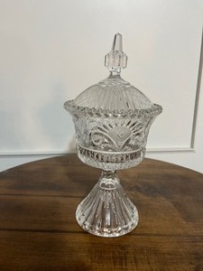 lot 33 image: Crystal Vintage Cut Crystal Candy Dish