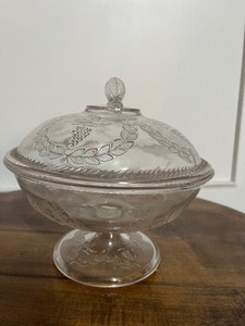 lot 44 image: Vintage Patterned Pressed Glass Candy Dish