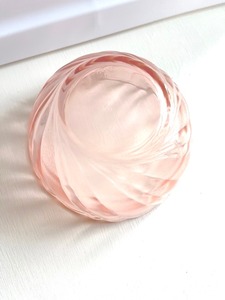 lot 82 image: Pink Depression Glass Bowl