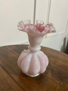 lot 74 image: Fenton Melon Floral Vase