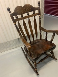 lot 17 image: Antique Virginia House Solid Wood Rocking Chair