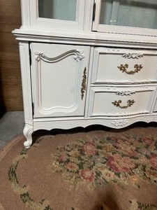 lot 33 image: French Provincial Hutch