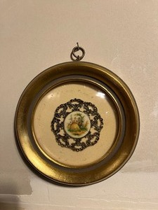 lot 38 image: Victorian Art Shadow Round Boxes