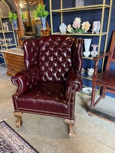 lot 47 image: Vintage Chesterfield Tufted Red Leather Chair
