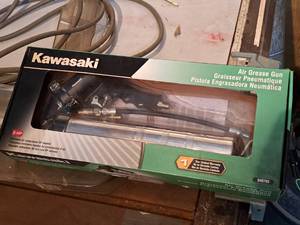 lot 158 image: Kawasaki 2-HP Air Grease Gun (in original packaging)
