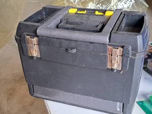 lot 172 image: 18 Plastic Tool Box