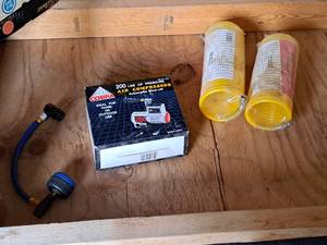 lot 183 image: Hand Tools - (2) 25x14 Self Coiling Air Hoses, (1) Pressure Gauge, (1) Cobra 200-lbs Automatic Shut-off