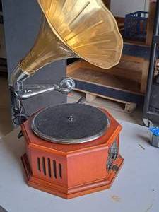 lot 193 image: Vintage Style PhonographCD Player