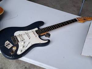 lot 196 image: Squier Rogue ST-4 Electric Guitar