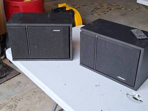 lot 207 image: Lot of (2) Bose 201 Series III Direct Reflecting Stereo Speakers with Remote Control