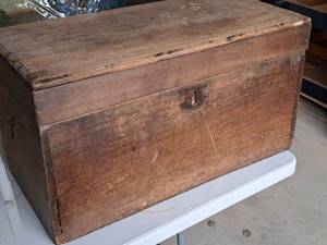 lot 241 image: Vintage Wooden Chest