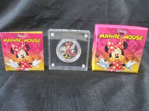 lot 25 image: 1 Ounce .999 Fine Silver Minnie Mou...