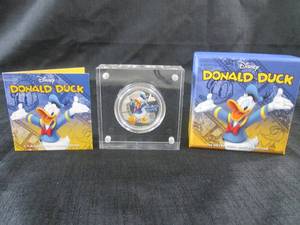 lot 27 image: 1 Ounce .999 Fine Silver Donald Duc...