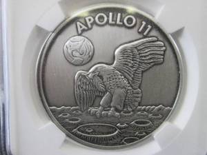 lot 160 image: 2019 Apollo 11 50th Anniversary Rob...