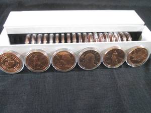 lot 205 image: Box of 25 Assorted Designs 1oz .999...