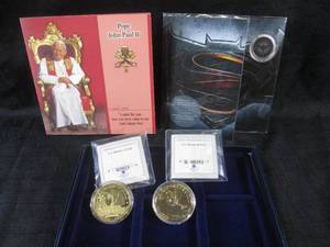lot 284 image: 2 History of Gold Rounds - Pope Joh...