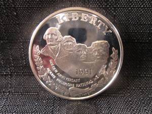 lot 285 image: 1991 S Mt Rushmore Commemorative On...