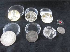 lot 286 image: Assorted Commemorative Coins Etc - ...