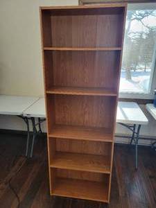 lot 3 image: Five Shelf Wooden Book Case