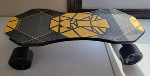 lot 6 image: Swagtron Swagskate Cruz