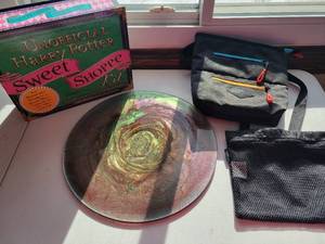 lot 18 image: Unofficial Harry Potter Sweet Shoppe Kit & Book-Two Zippered Tote Bags