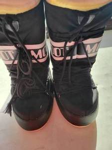 lot 23 image: Black The Original Moon Boots