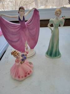lot 75 image: Three Collectible Figurines