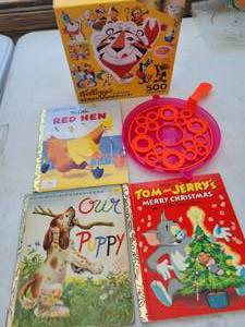 lot 79 image: Kelloggs 500 Piece Vintage Puzzle-Three Books