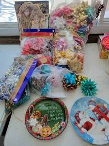 lot 83 image: Dear Santa Plate-Two Snowman Plate-Dishwasher Safe-Bows For Placing On Gifts-Gift Bags