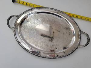 lot 114 image: Stratford Plate Oval Serving Tray With Handles