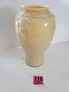 lot 118 image: Ivory Colored Flower Vase