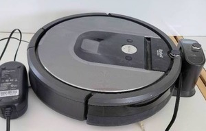 lot 133 image: Rechargeable Robot Roomba Vacuum