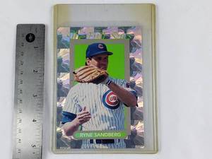 lot 2 image: Ryne Sandberg 1993 The Elite Series Over Sized Card 2 of 20, Numbered 48255000