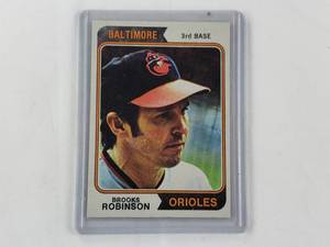 lot 11 image: Brooks Robinson 1974 Topps No. 160