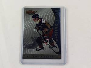 lot 102 image: Wayne Gretzky 1996 Bowmans Best No. BB5