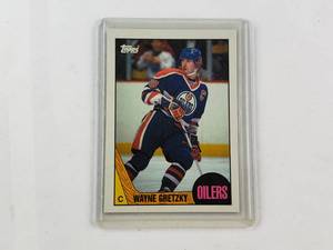 lot 104 image: Wayne Gretzky 1987 Topps No. 53