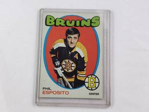 lot 106 image: Phil Esposito 1971 Topps No. 20