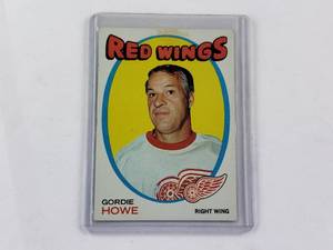lot 108 image: Gordy Howe 1971 Topps No. 70