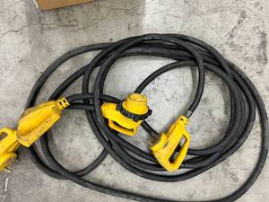 lot 66 image: CAMPERTRAILER POWER CORDS