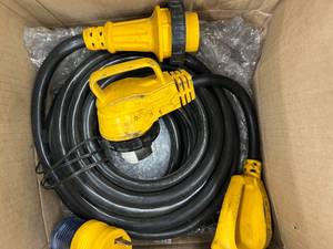 lot 67 image: CAMPERTRAILER POWER CORDS