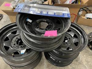 lot 73 image: SET OF 5 BLACK TRAILER RIMS