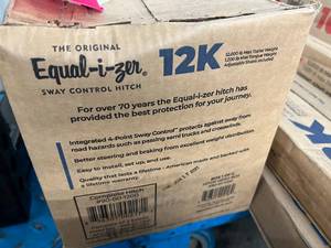 lot 82 image: EQUALIZER HITCH & SWAYBARS