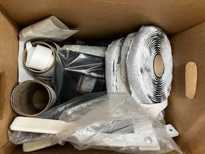 lot 100 image: ASSORTED CAMPERTRAILER ITEMS
