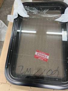 lot 107 image: CAMPERTRAILER WINDOW