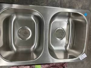 lot 113 image: CAMPERTRAILER SINK