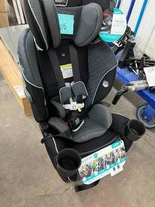 lot 115 image: CAR SEAT, EVENFLO