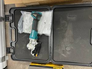 lot 121 image: MAKITA CORDLESS STEEL ROD CUTTER, CUSTOMER RETURN