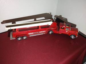 lot 3 image: Vintage Nylint Fire Engine