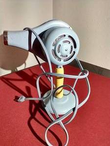 lot 7 image: Vintage Handy Hannah Hair Dryer - Fully Operational