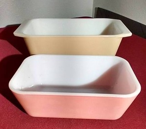 lot 44 image: (2) Vintage Pyrex Loaf Pans